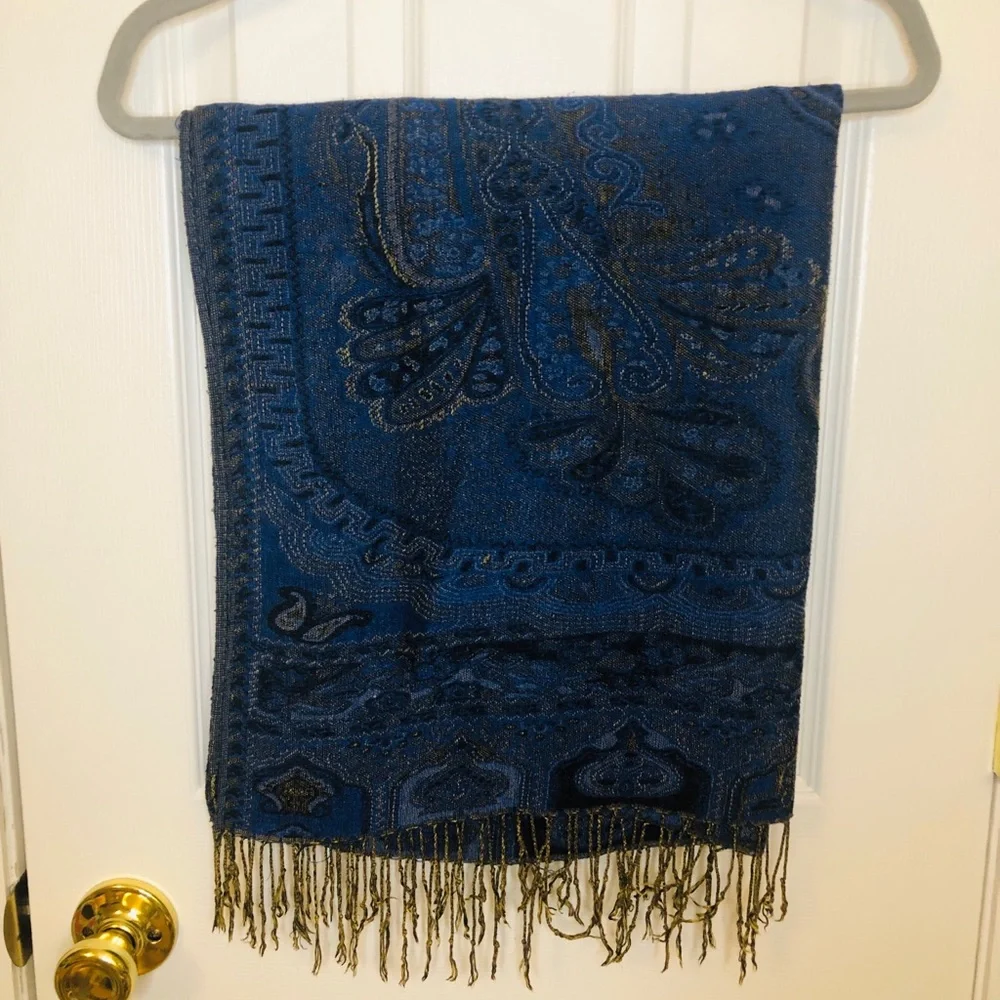 Chic Blue Paisley Shawl / Scarf with Fringe (M-L)